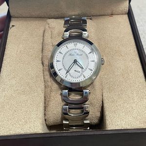 Brand new silver watch